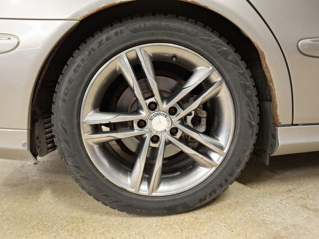 Mercedes-Benz E 2004 Harmaa