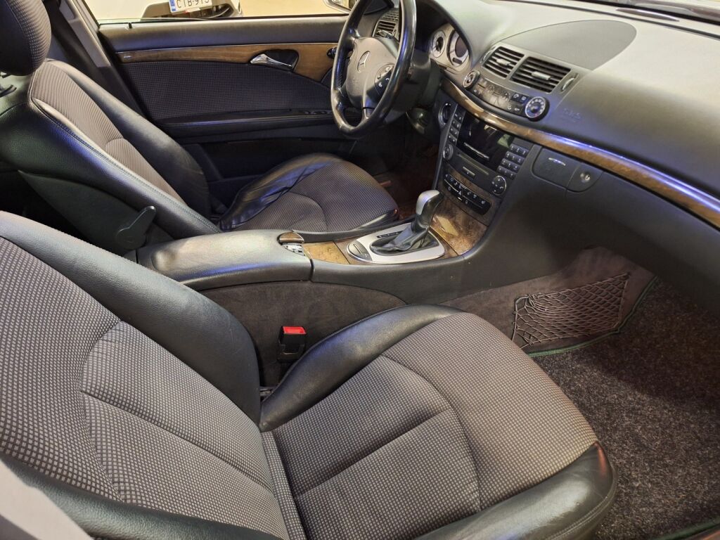 Mercedes-Benz E 2004 Harmaa