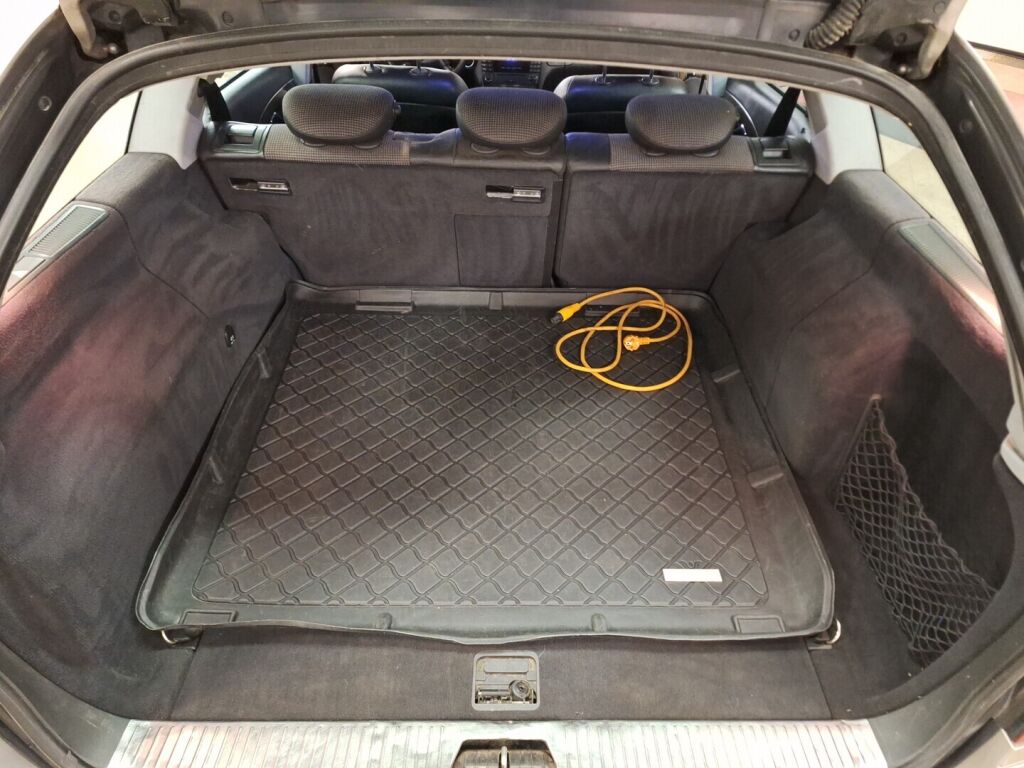 Mercedes-Benz E 2004 Harmaa