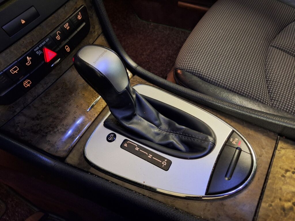 Mercedes-Benz E 2004 Harmaa