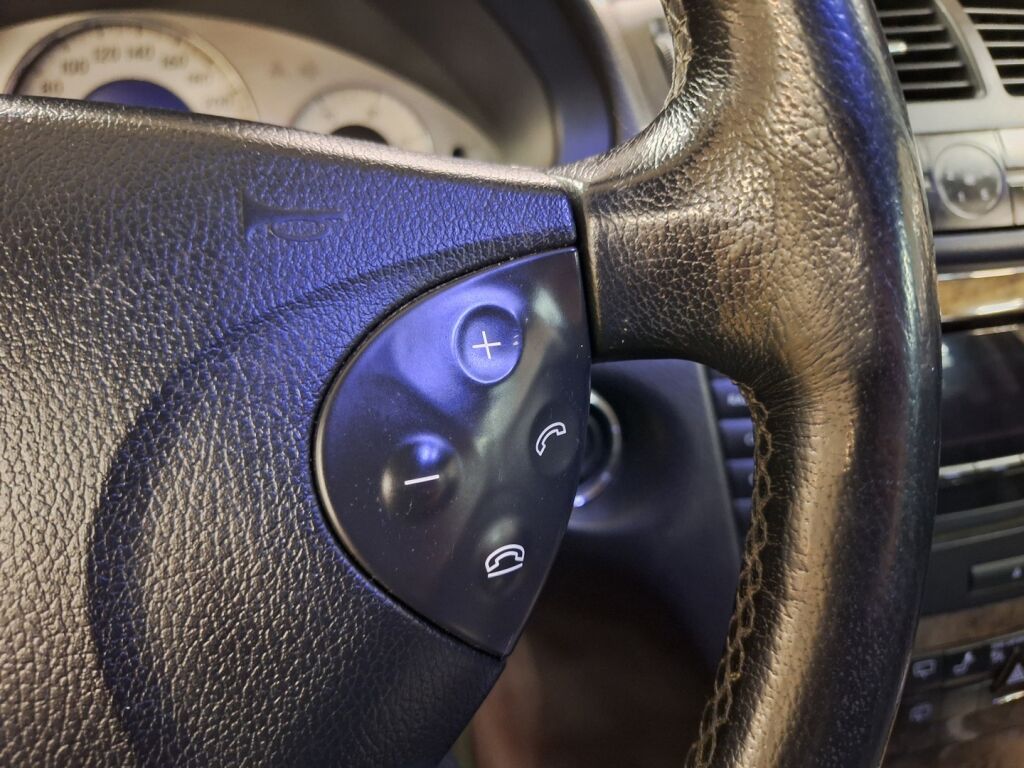 Mercedes-Benz E 2004 Harmaa