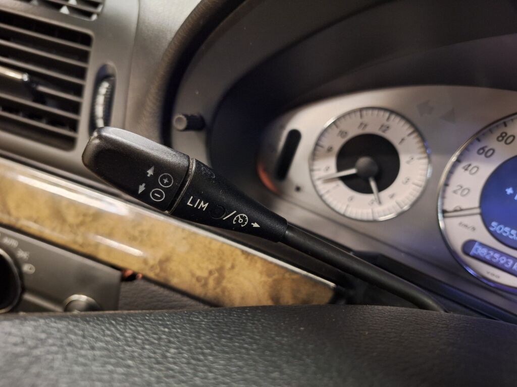 Mercedes-Benz E 2004 Harmaa