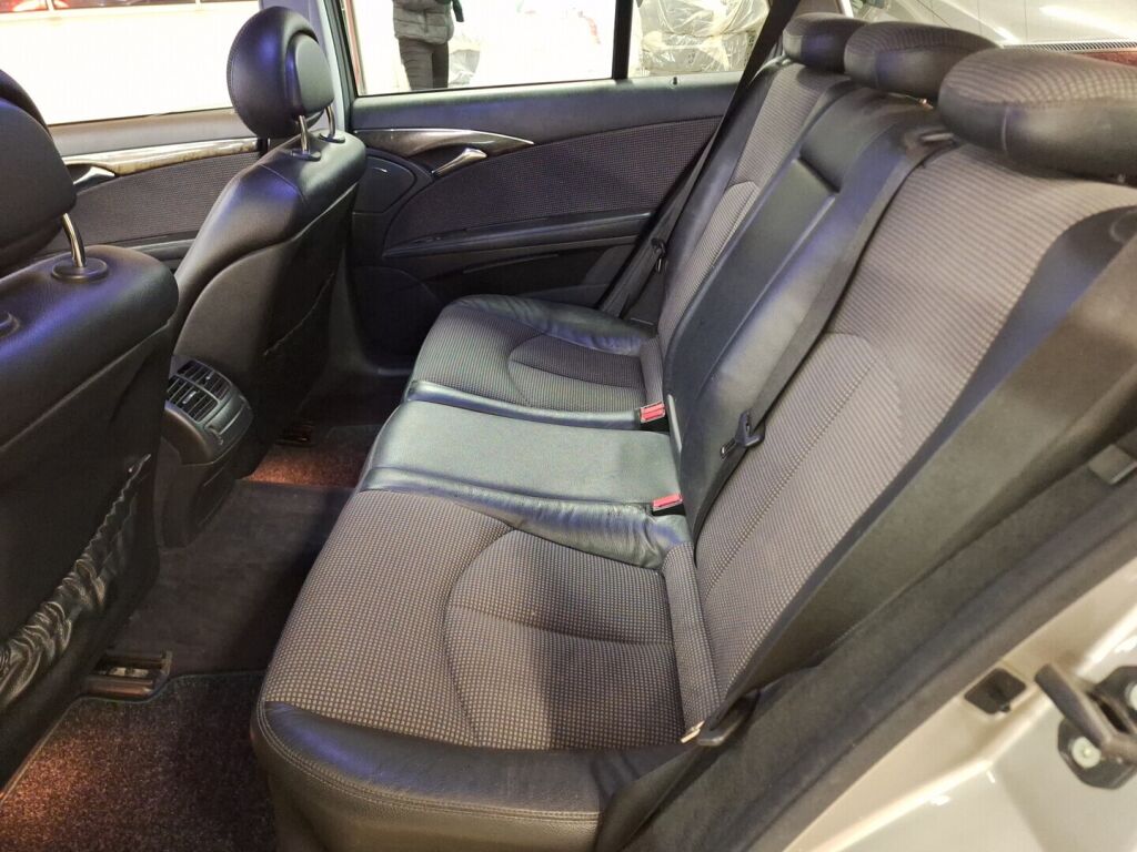 Mercedes-Benz E 2004 Harmaa