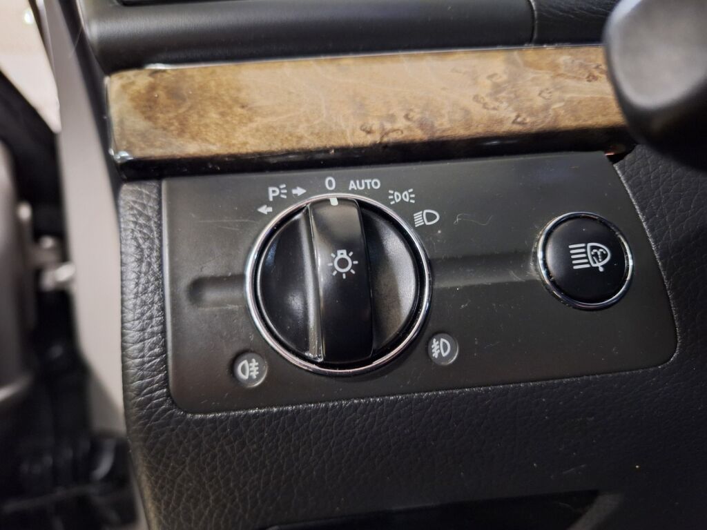 Mercedes-Benz E 2004 Harmaa