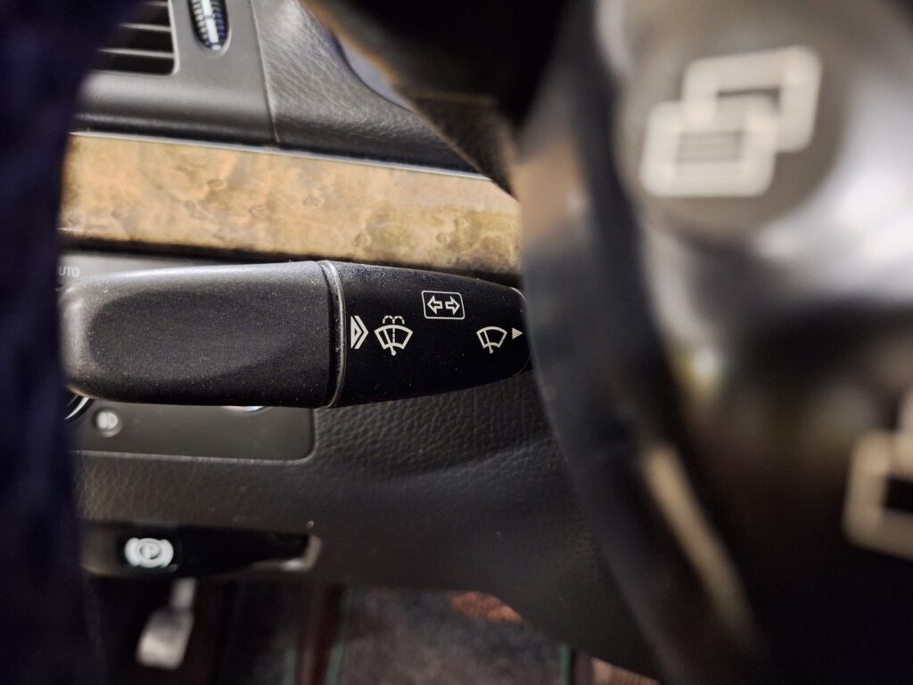 Mercedes-Benz E 2004 Harmaa