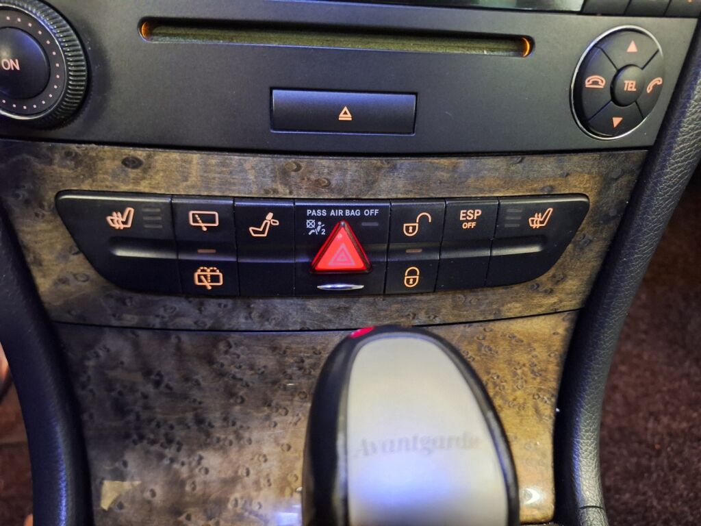 Mercedes-Benz E 2004 Harmaa