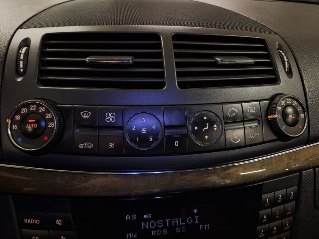 Mercedes-Benz E 2004 Harmaa