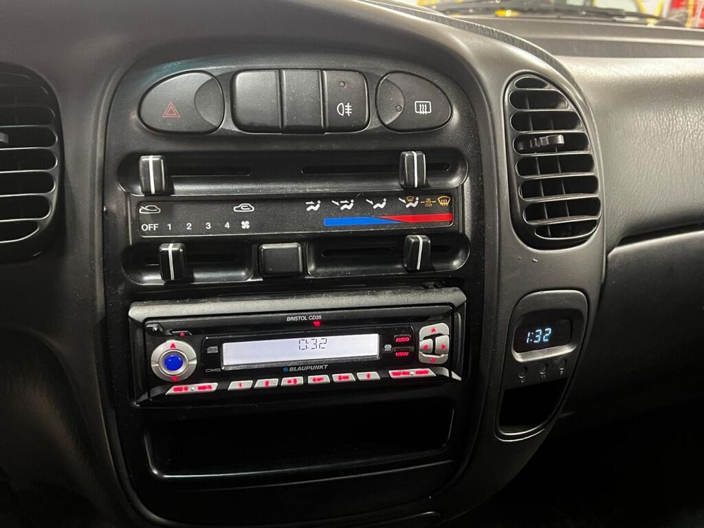 Hyundai H-1 2007 Punainen