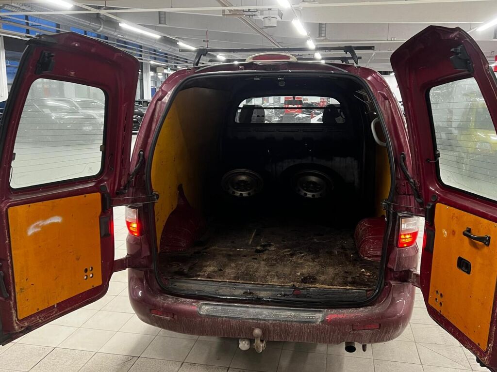 Hyundai H-1 2007 Punainen