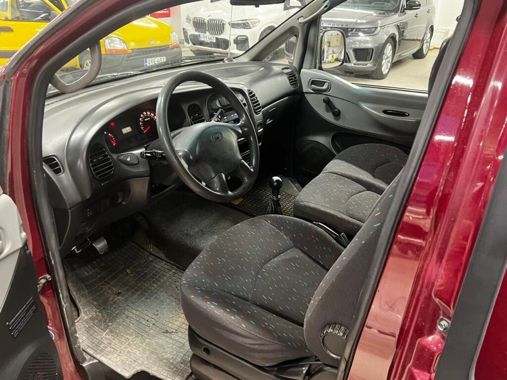 Hyundai H-1 2007 Punainen