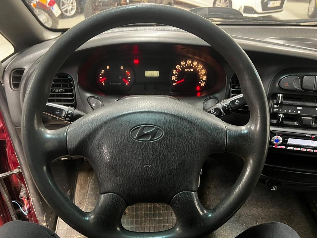 Hyundai H-1 2007 Punainen