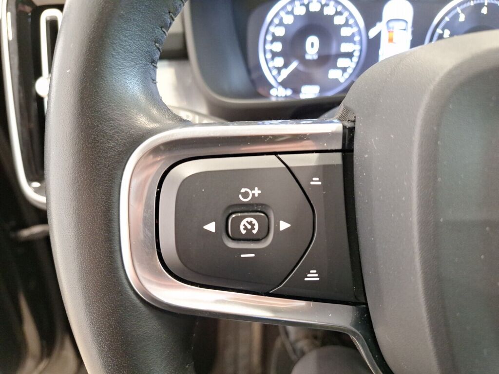 Volvo XC40 2019 Musta