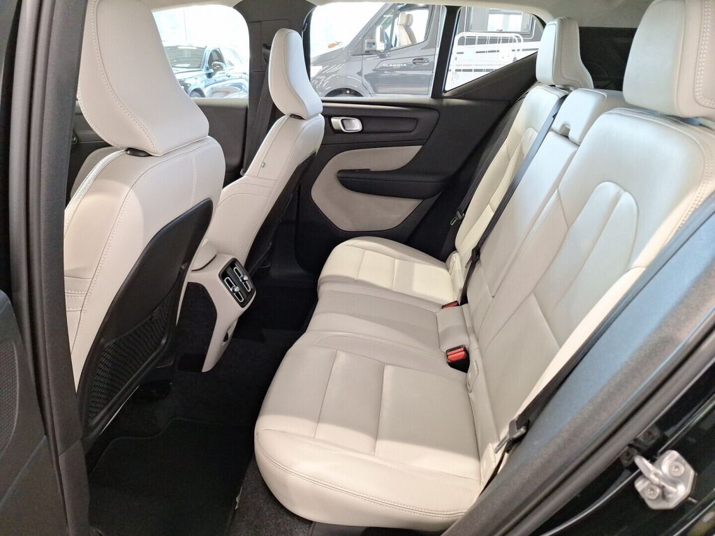 Volvo XC40 2019 Musta