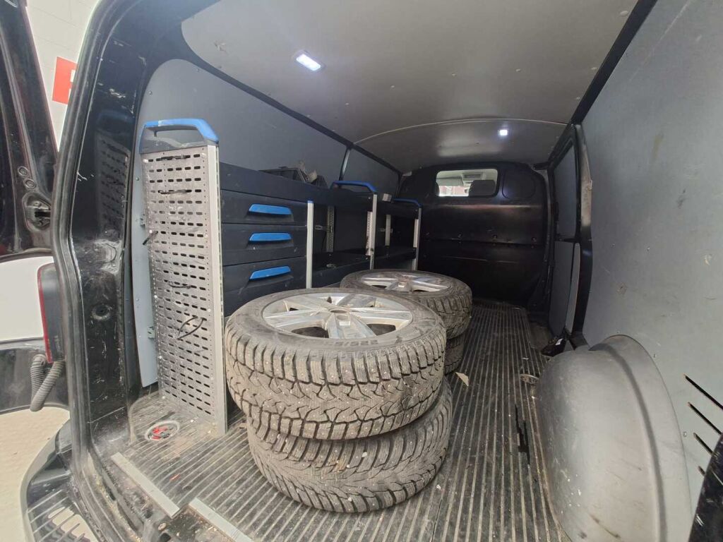 Volkswagen Transporter 2019 Musta