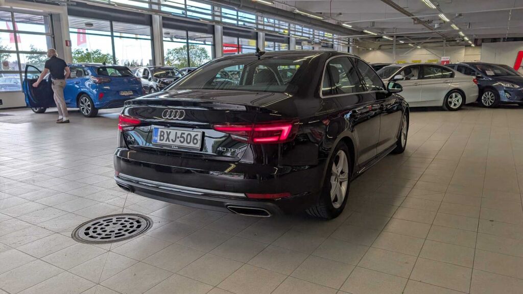 Audi A4 2019 Musta
