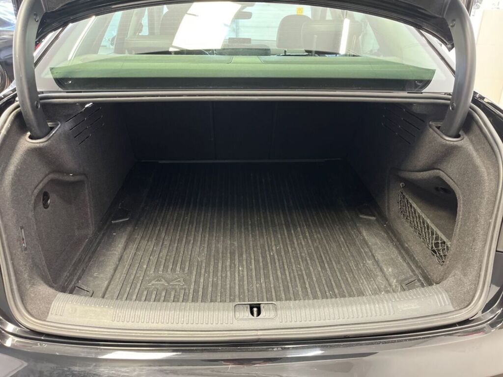 Audi A4 2019 Musta
