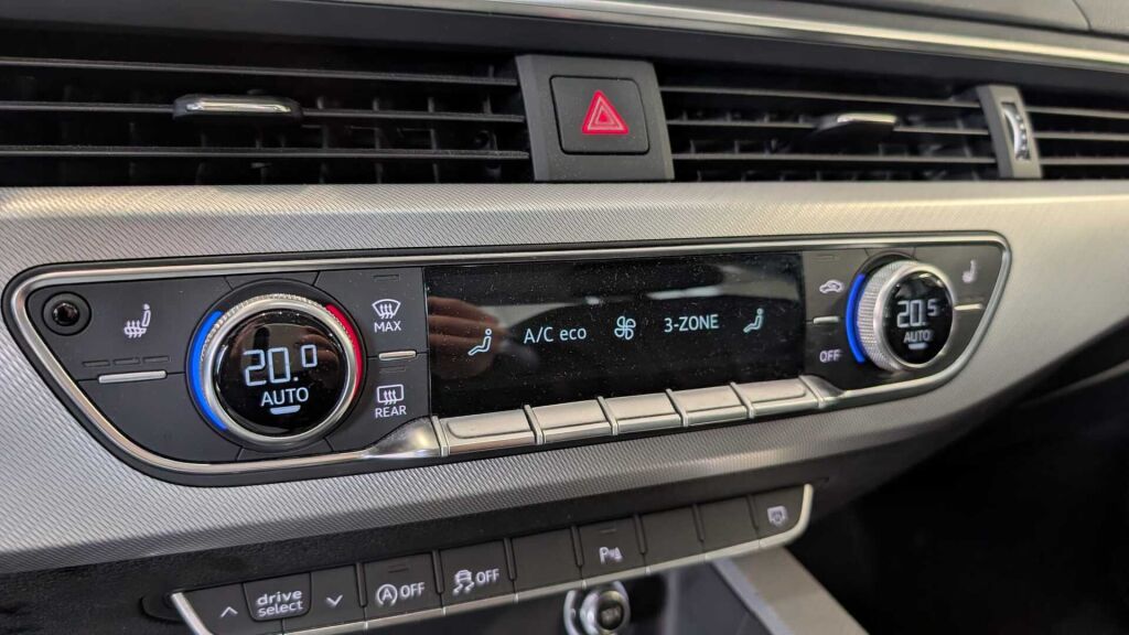 Audi A4 2019 Musta