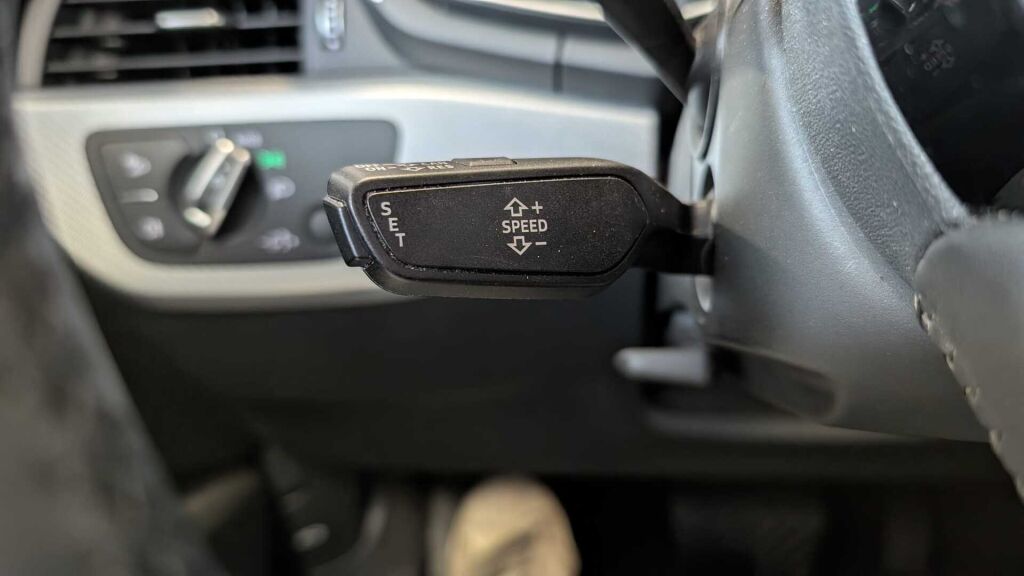 Audi A4 2019 Musta