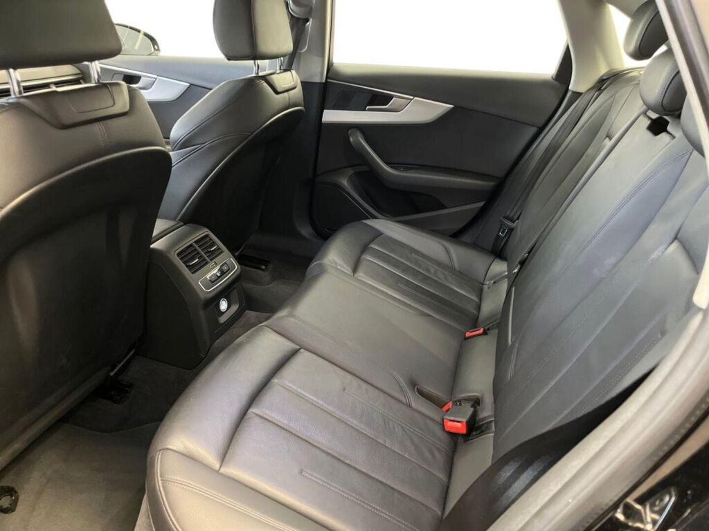 Audi A4 2019 Musta