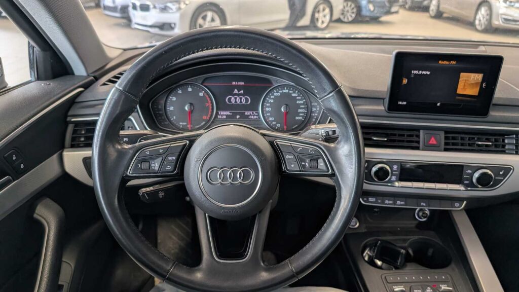 Audi A4 2019 Musta