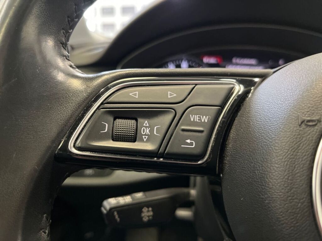 Audi A4 2019 Musta