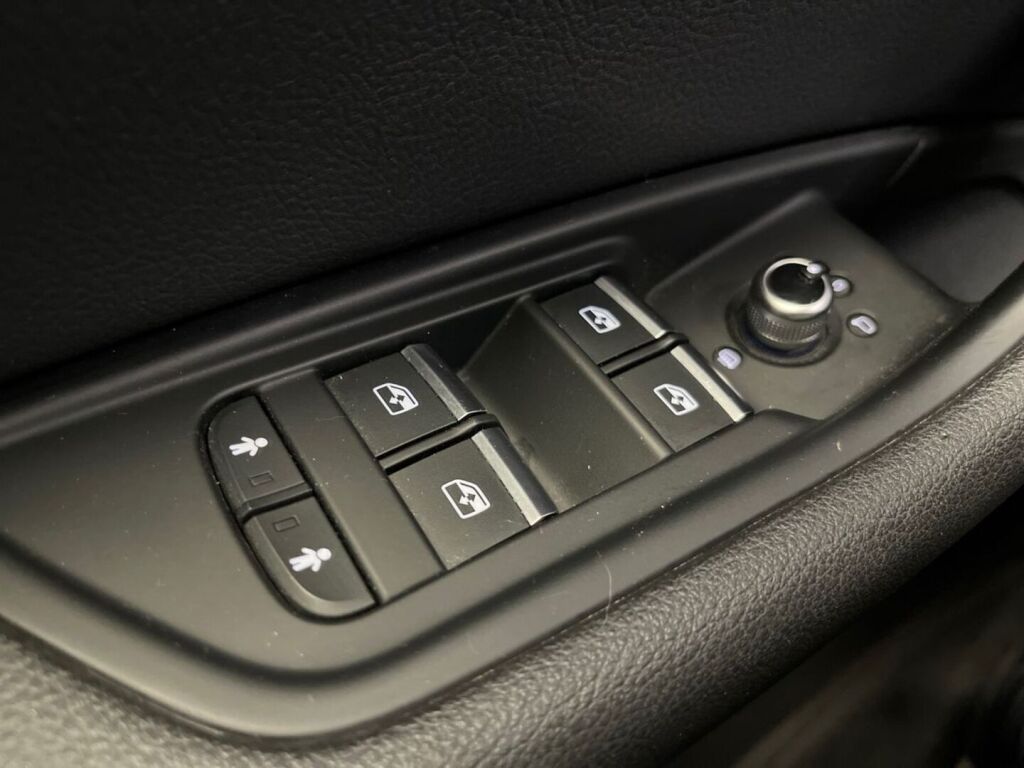 Audi A4 2019 Musta