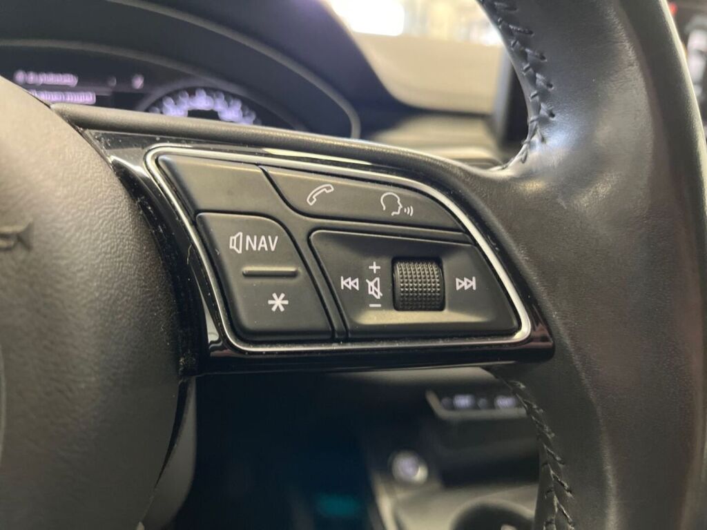Audi A4 2019 Musta