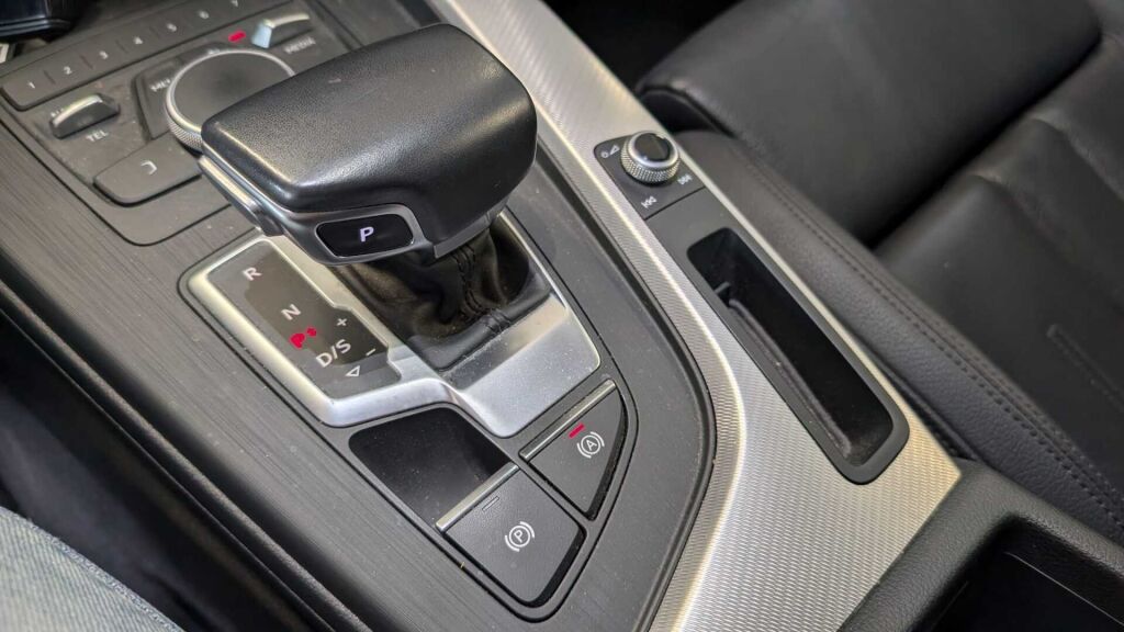 Audi A4 2019 Musta