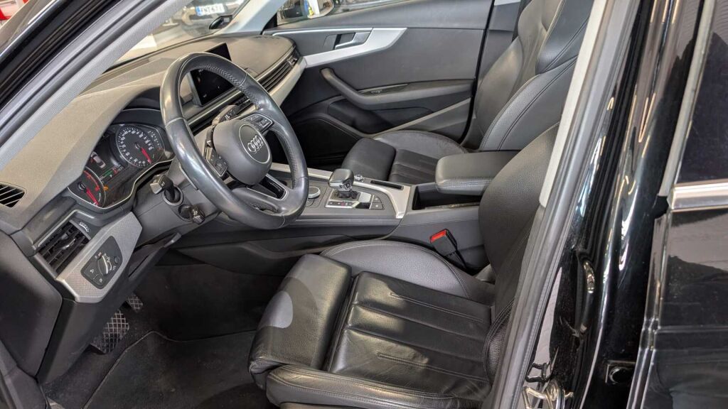 Audi A4 2019 Musta