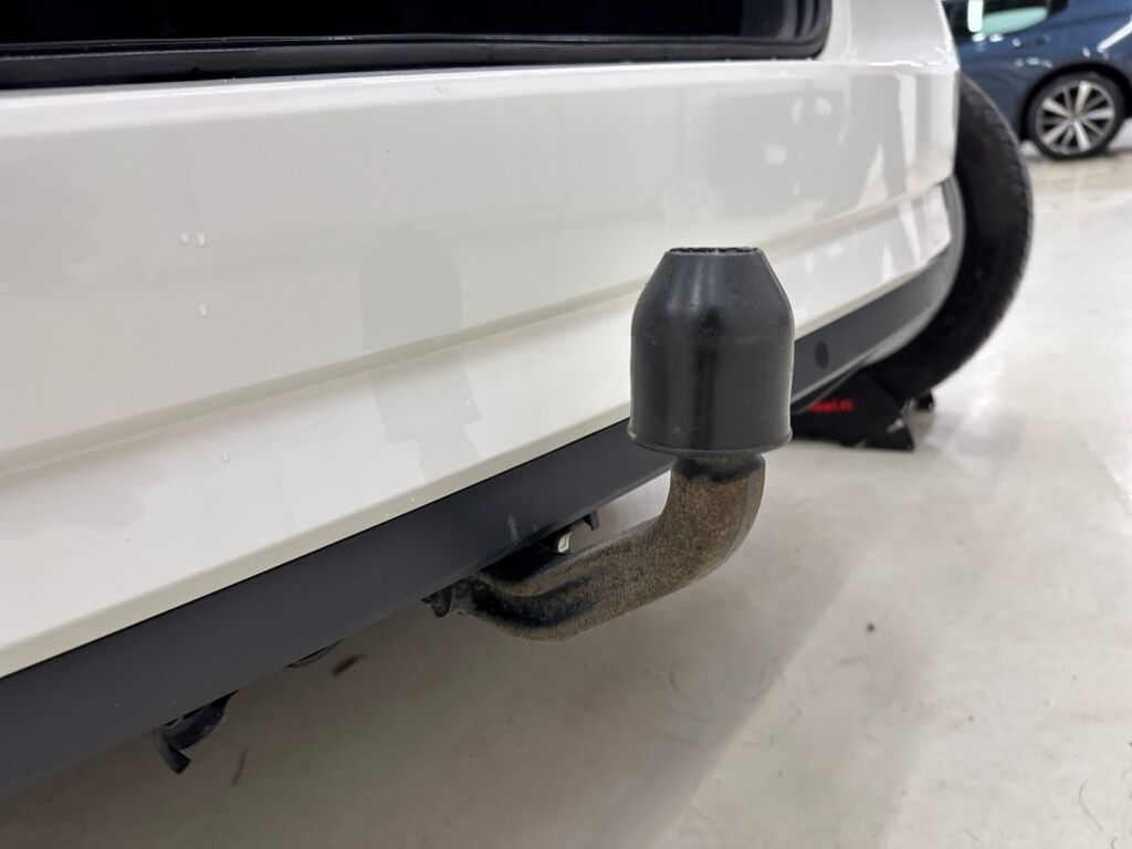 Skoda Superb 2019 Valkoinen