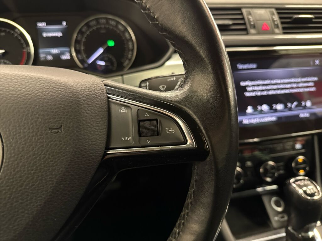 Skoda Superb 2019 Valkoinen