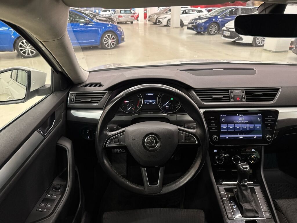 Skoda Superb 2019 Valkoinen