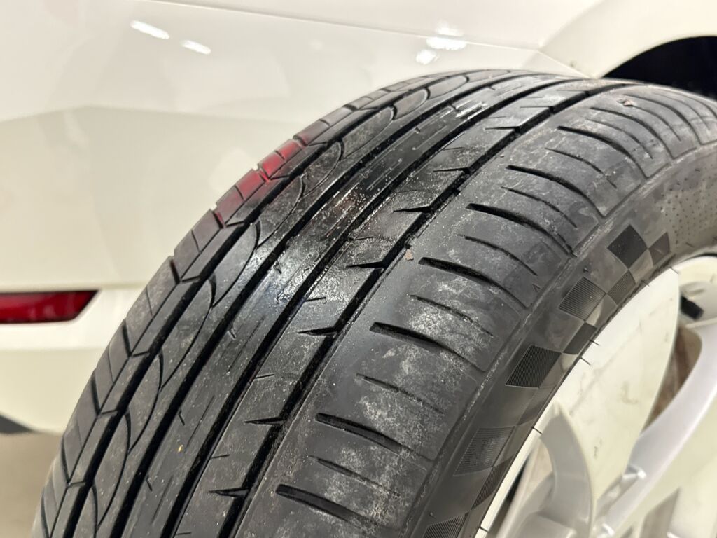 Skoda Superb 2019 Valkoinen