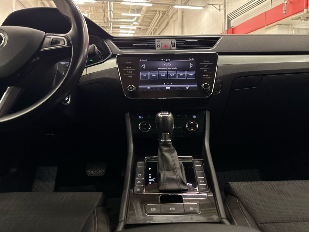 Skoda Superb 2019 Valkoinen