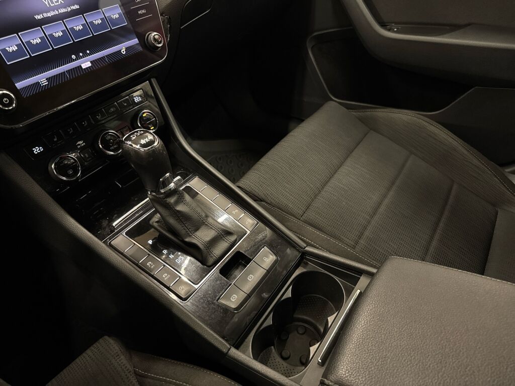 Skoda Superb 2019 Valkoinen