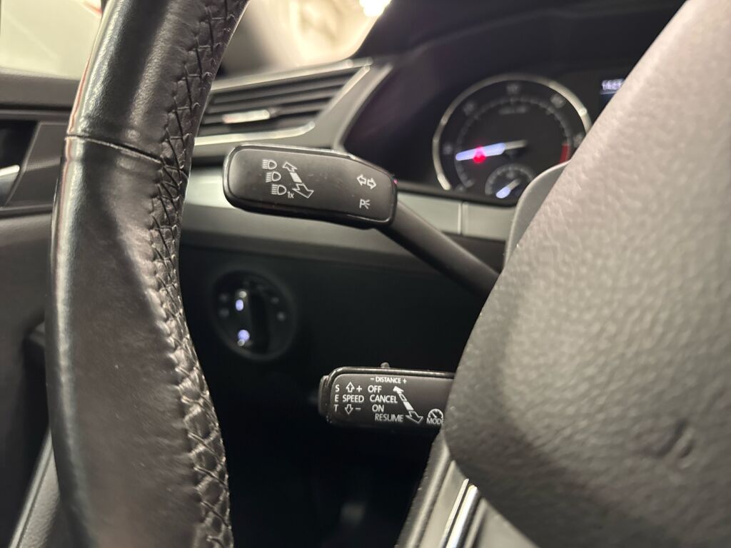 Skoda Superb 2019 Valkoinen