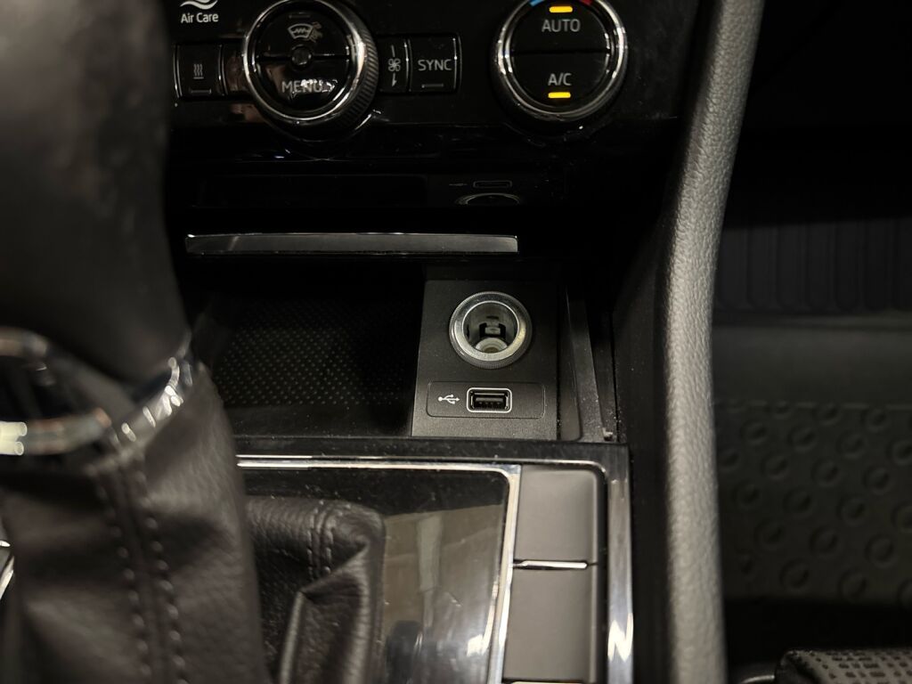 Skoda Superb 2019 Valkoinen