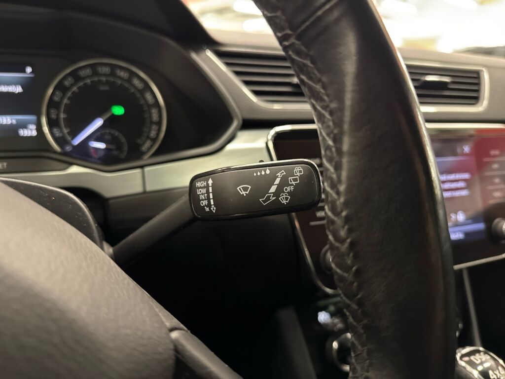 Skoda Superb 2019 Valkoinen