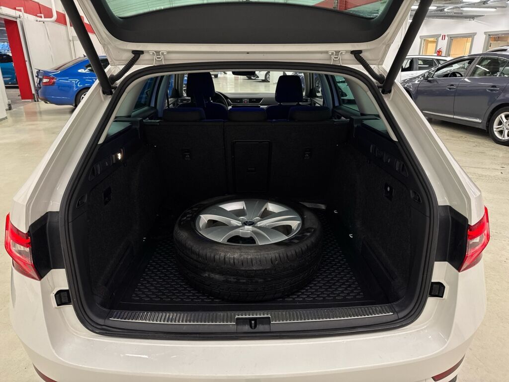 Skoda Superb 2019 Valkoinen