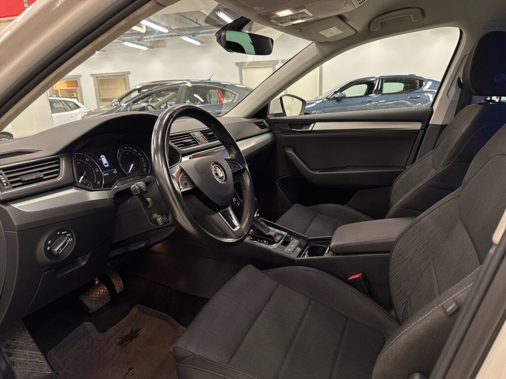 Skoda Superb 2019 Valkoinen