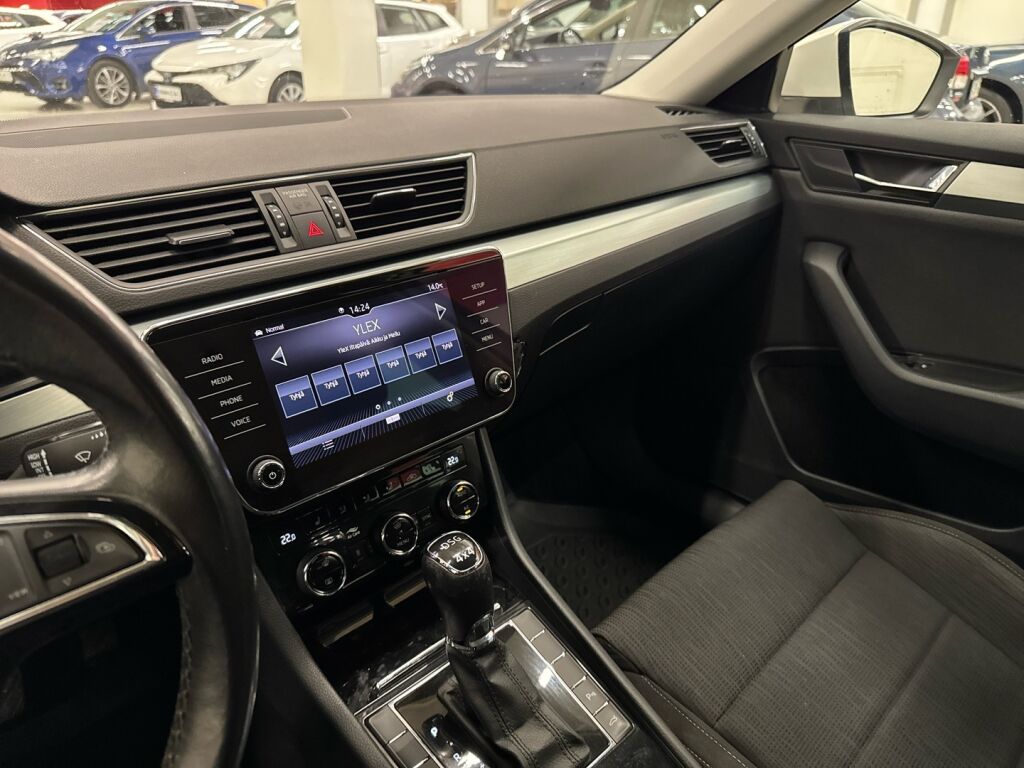 Skoda Superb 2019 Valkoinen