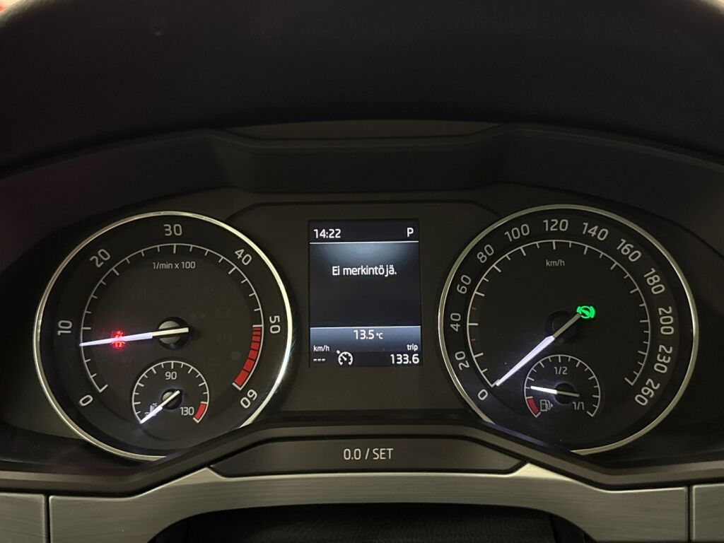 Skoda Superb 2019 Valkoinen