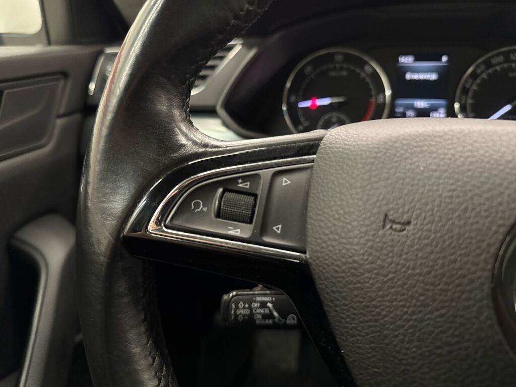 Skoda Superb 2019 Valkoinen