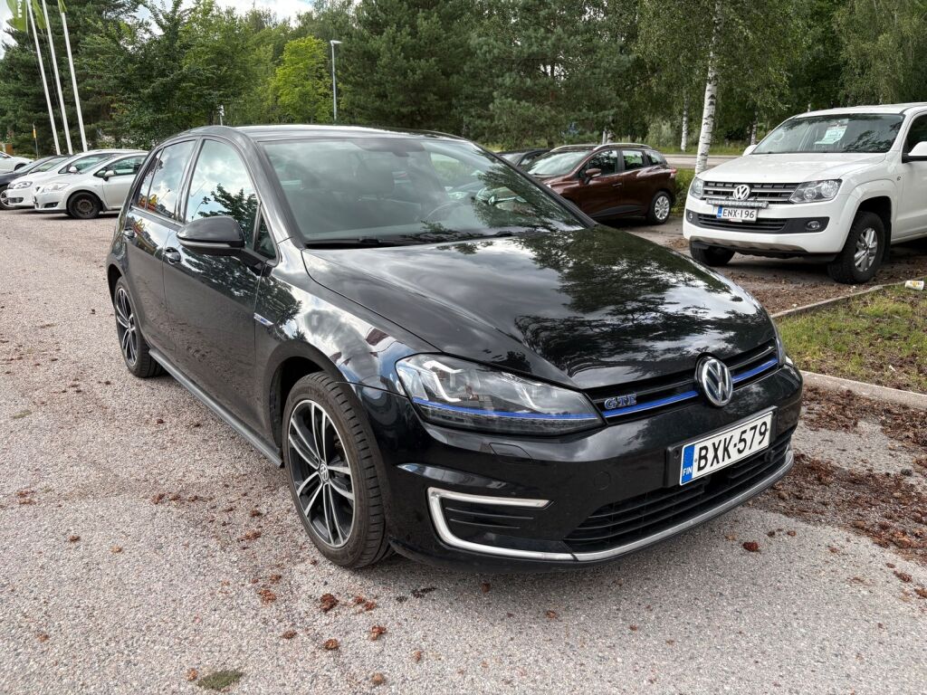 Volkswagen Golf 2017 Musta