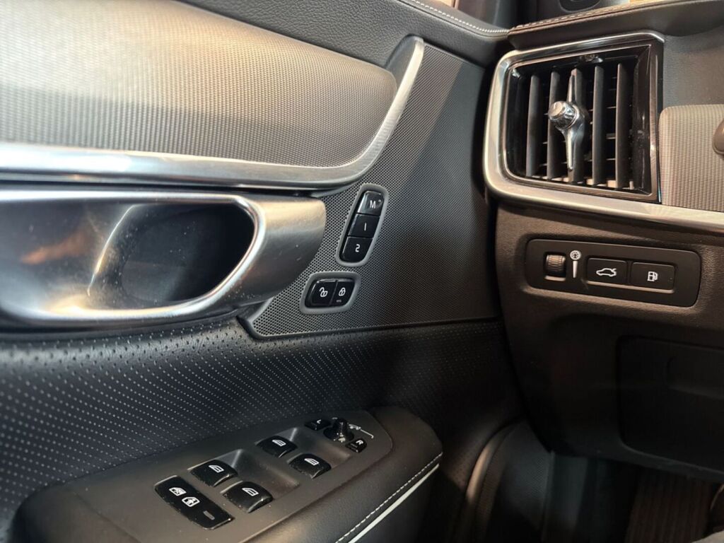 Volvo V90 2020 Metallinhohto Hopea (Bright Silver Metallic)