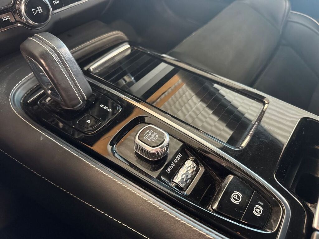 Volvo V90 2020 Metallinhohto Hopea (Bright Silver Metallic)