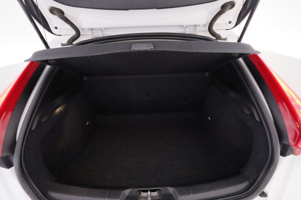 Volvo V40 2017 Valkoinen