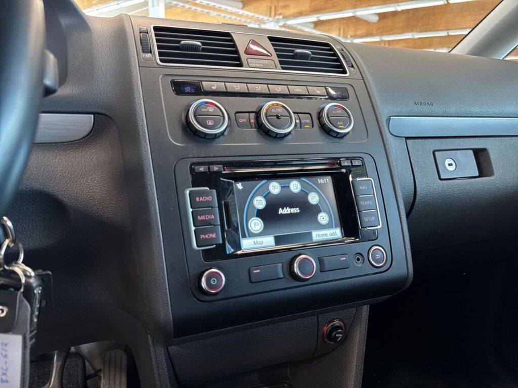 Volkswagen Touran 2014 Ruskea (beige)
