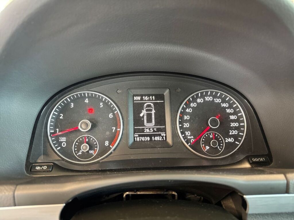 Volkswagen Touran 2014 Ruskea (beige)