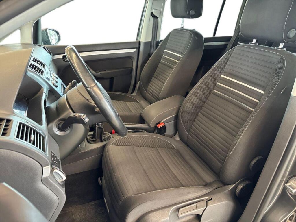Volkswagen Touran 2014 Ruskea (beige)